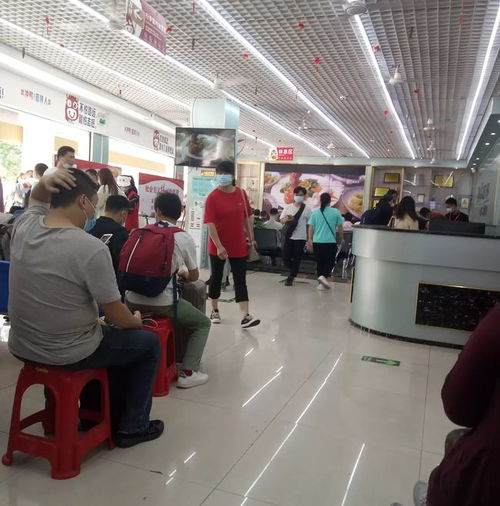 東莞電子廠門前求職長(zhǎng)龍引熱議 網(wǎng)友向往的背后，日用家電零售行業(yè)亦現(xiàn)新機(jī)遇